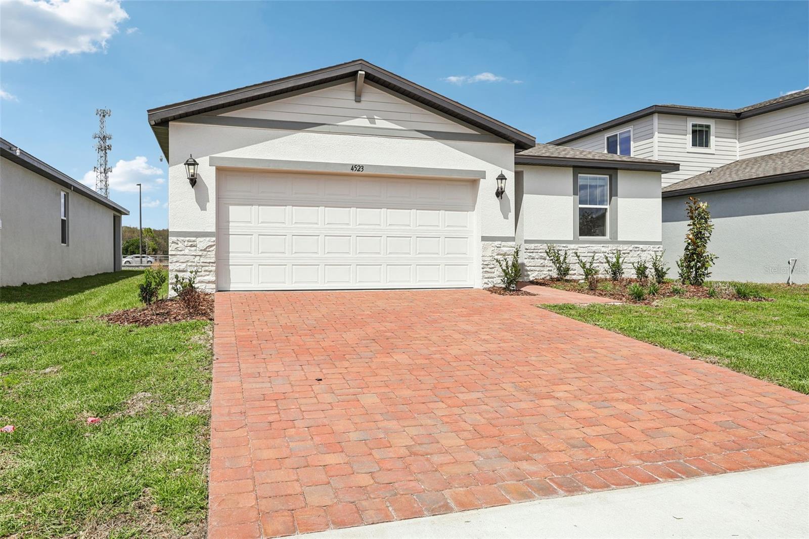 4523 Eagle Perch Ct Property Photo 2