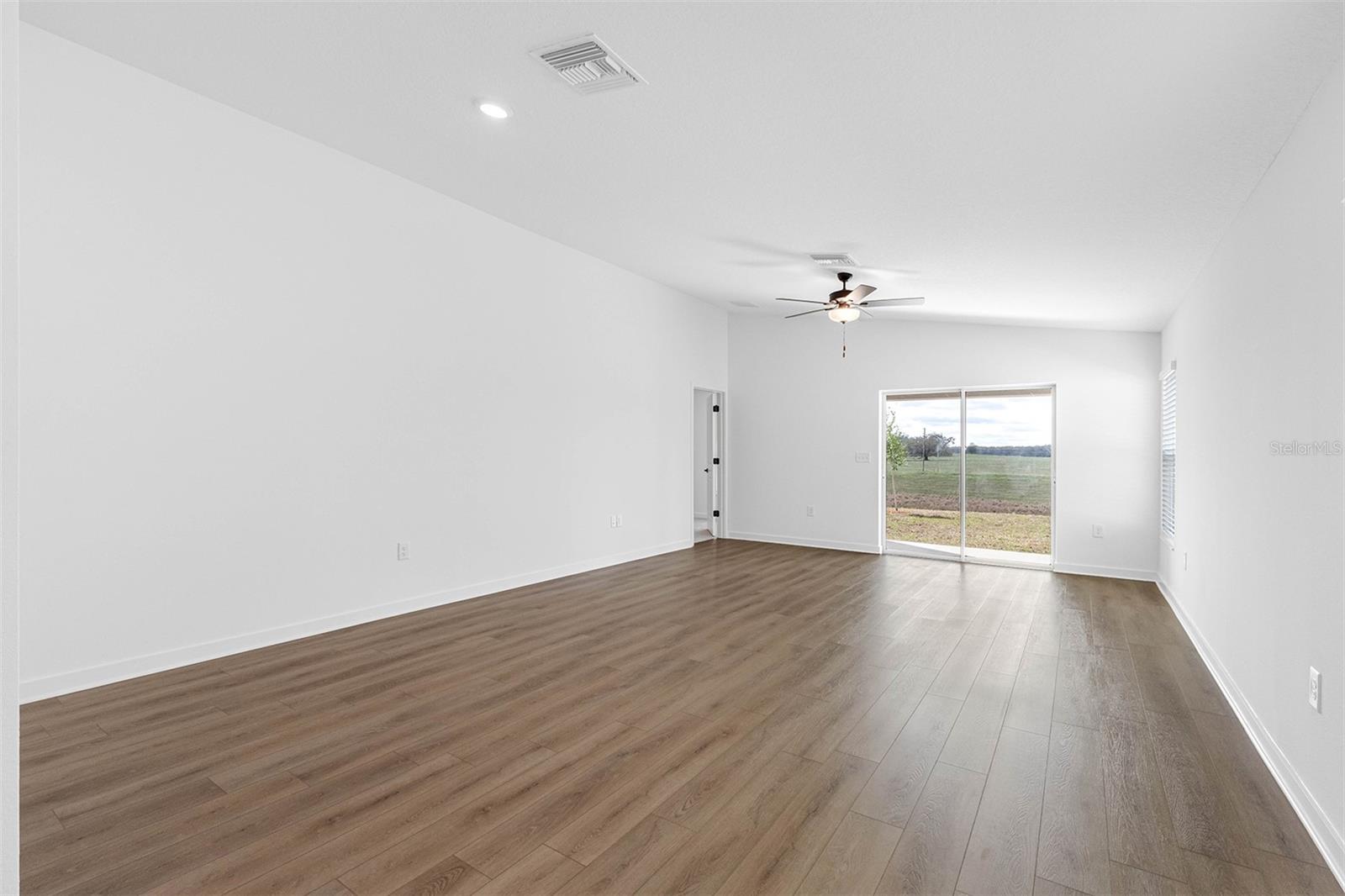 12249 Shafton Rd Property Photo 6