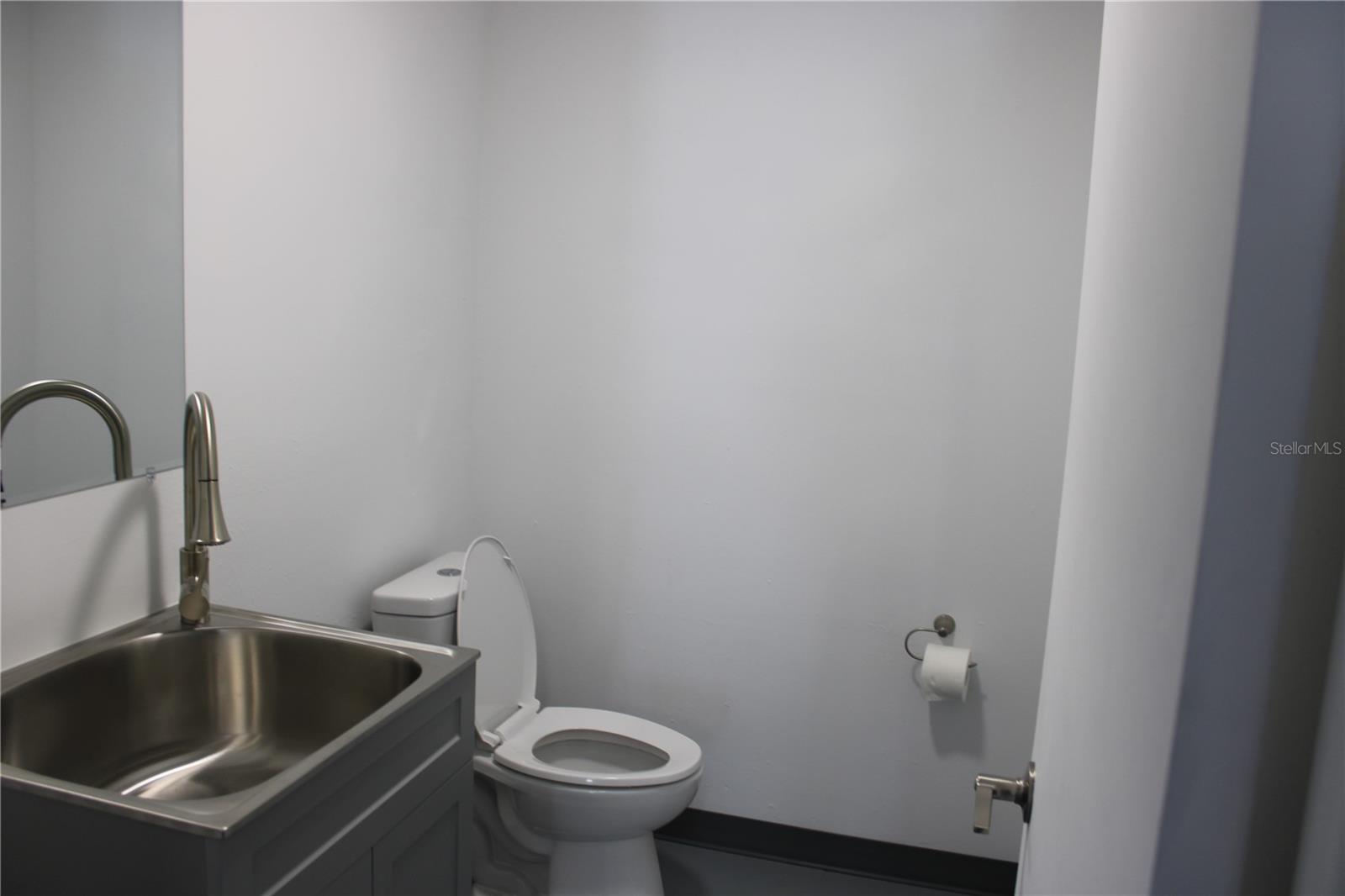 1400 L And R Industrial Blvd #bldg. A Property Photo 6