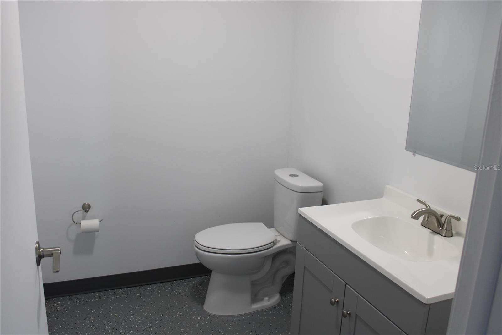 1400 L And R Industrial Blvd #bldg. A Property Photo 7