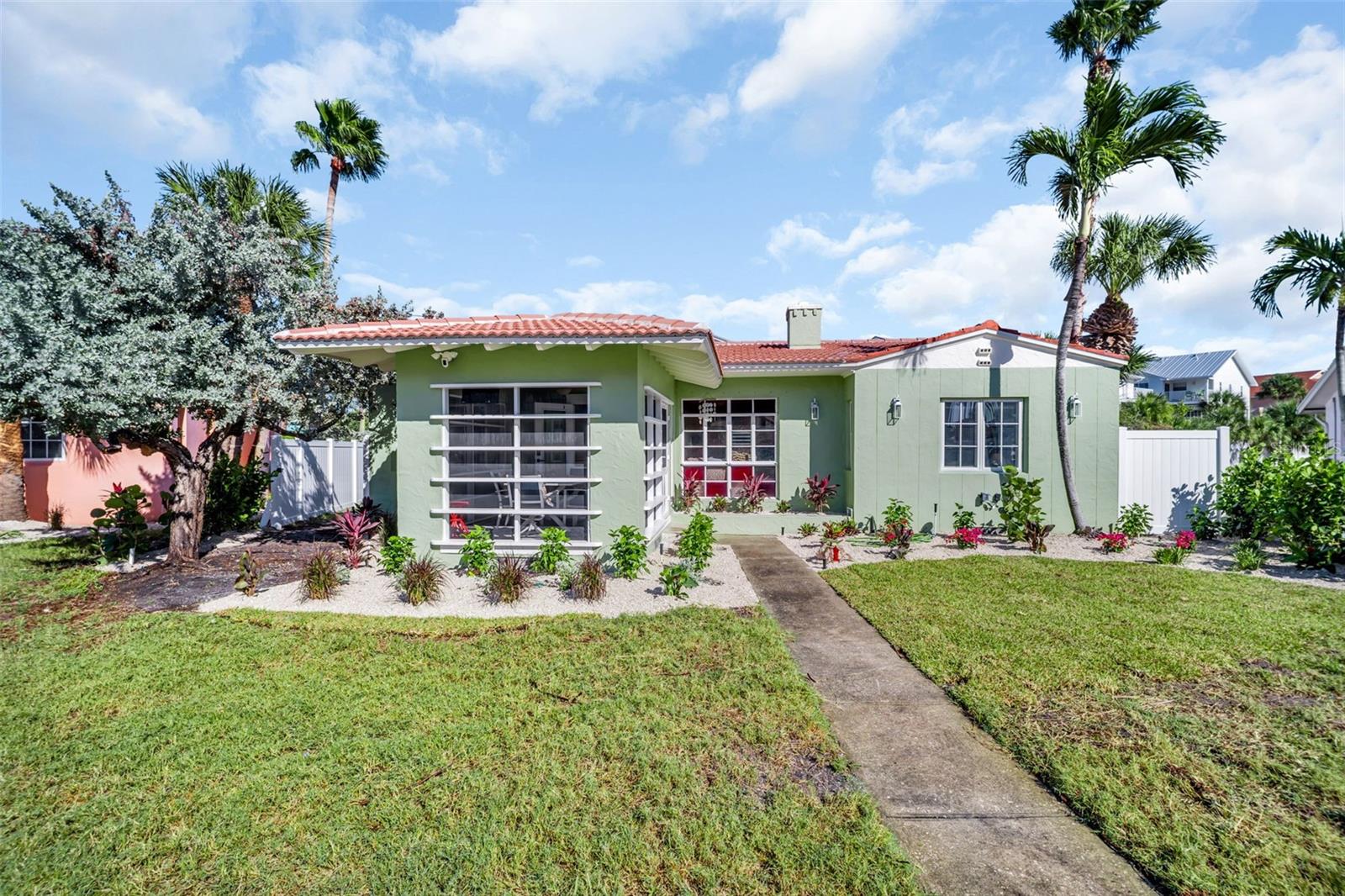 16613 Gulf Blvd Property Photo 1