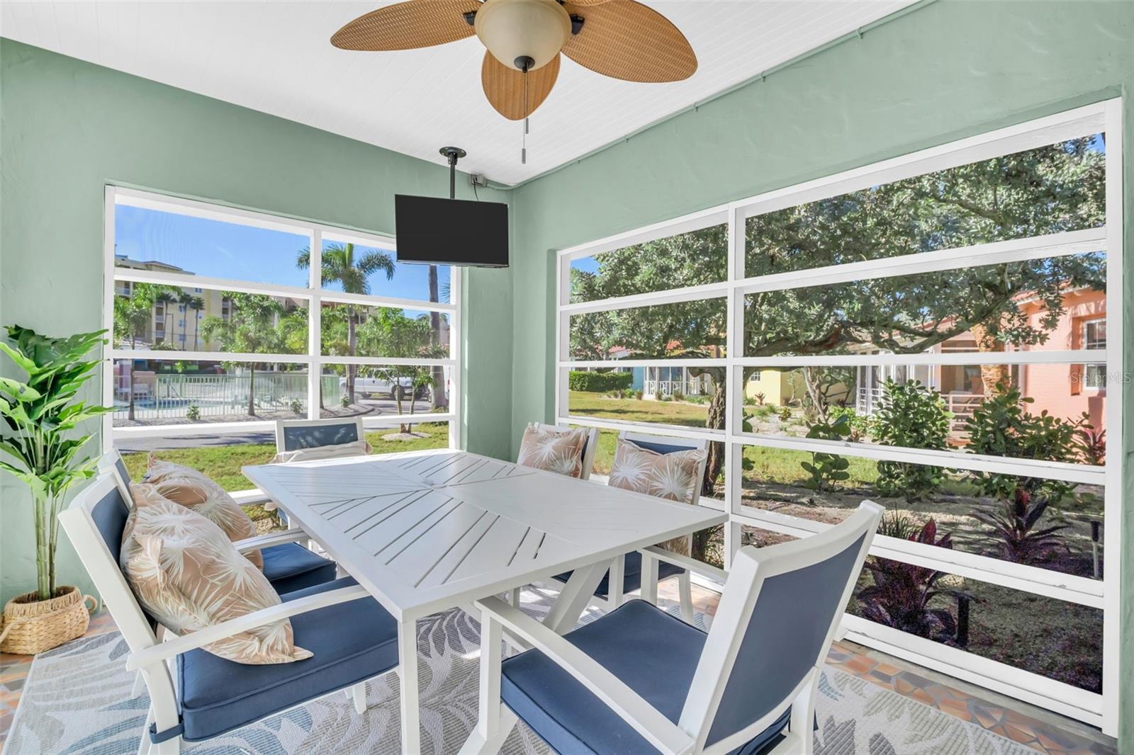 16613 Gulf Blvd Property Photo 3