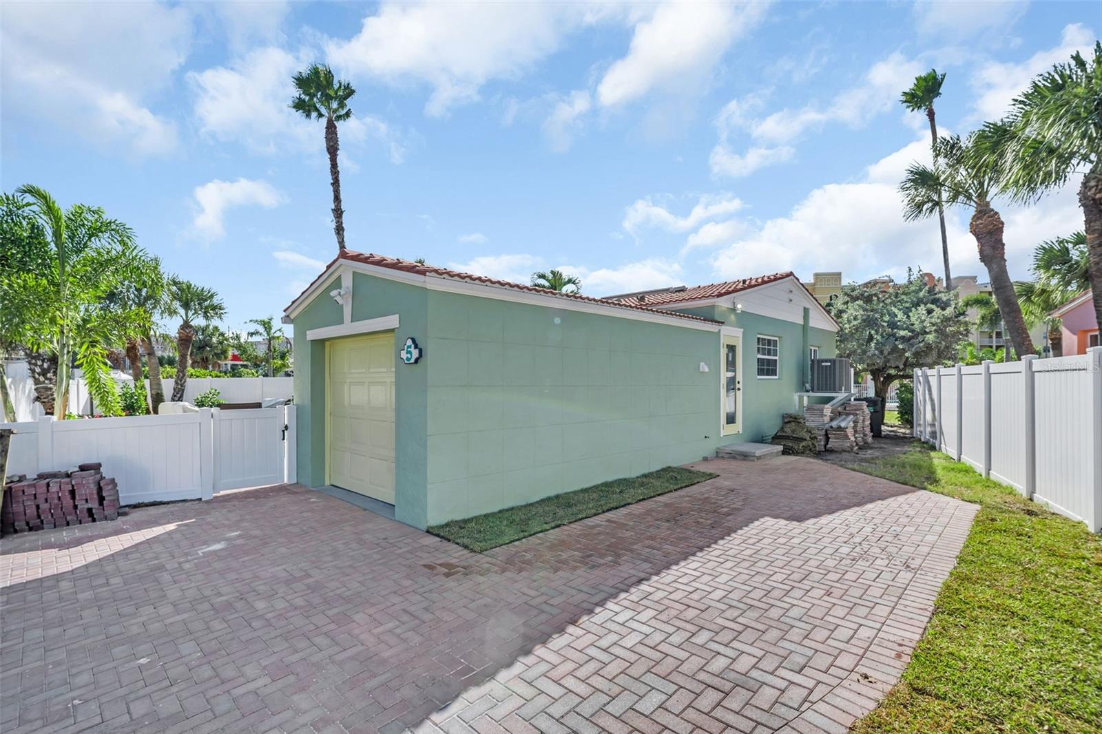 16613 Gulf Blvd Property Photo 33