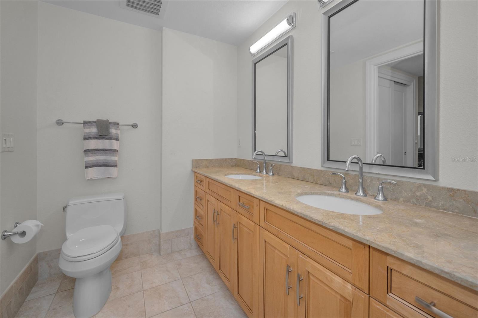 331 Cleveland St #310 Property Photo 32