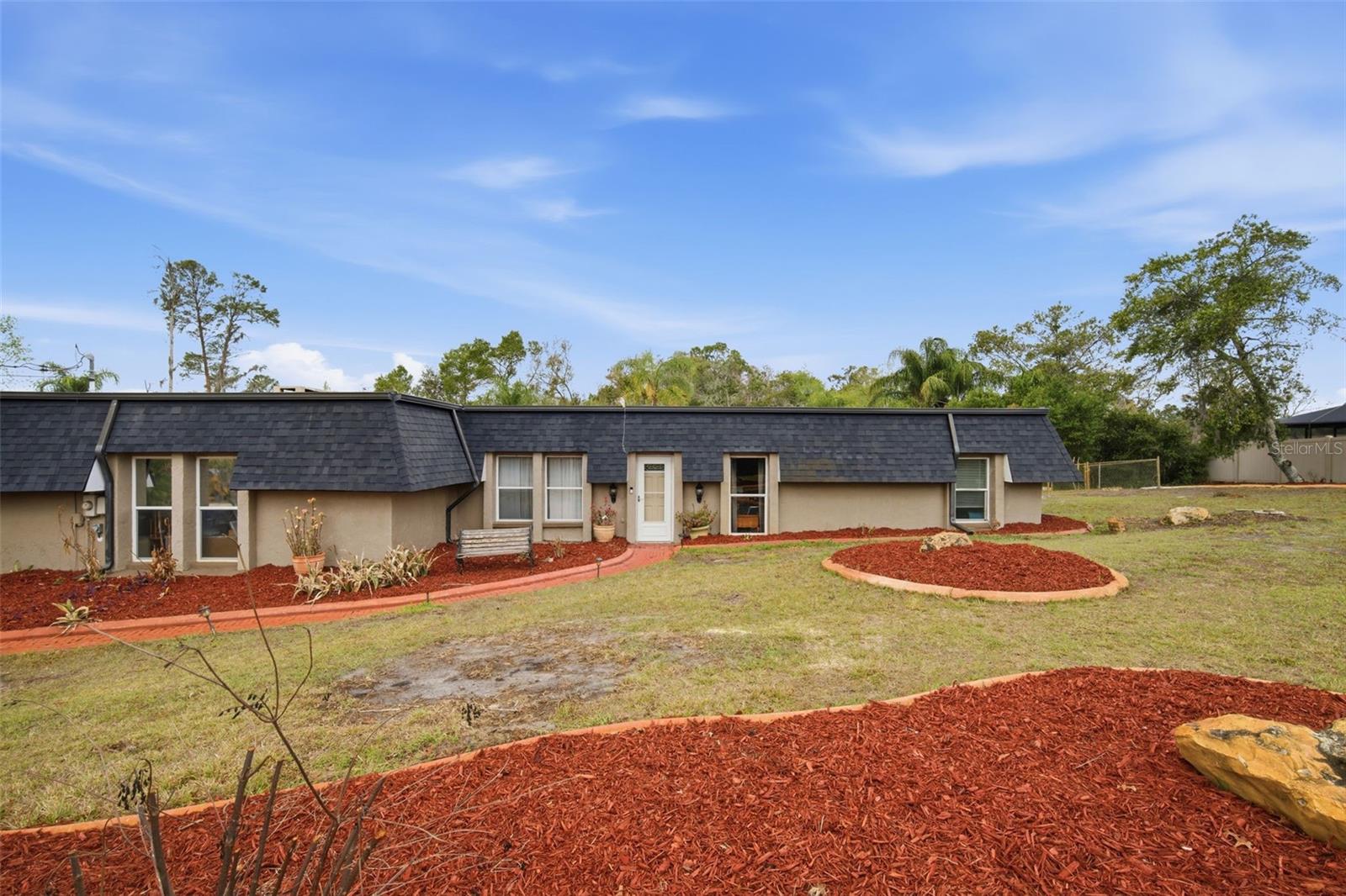 TB8477617 Property Photo 1
