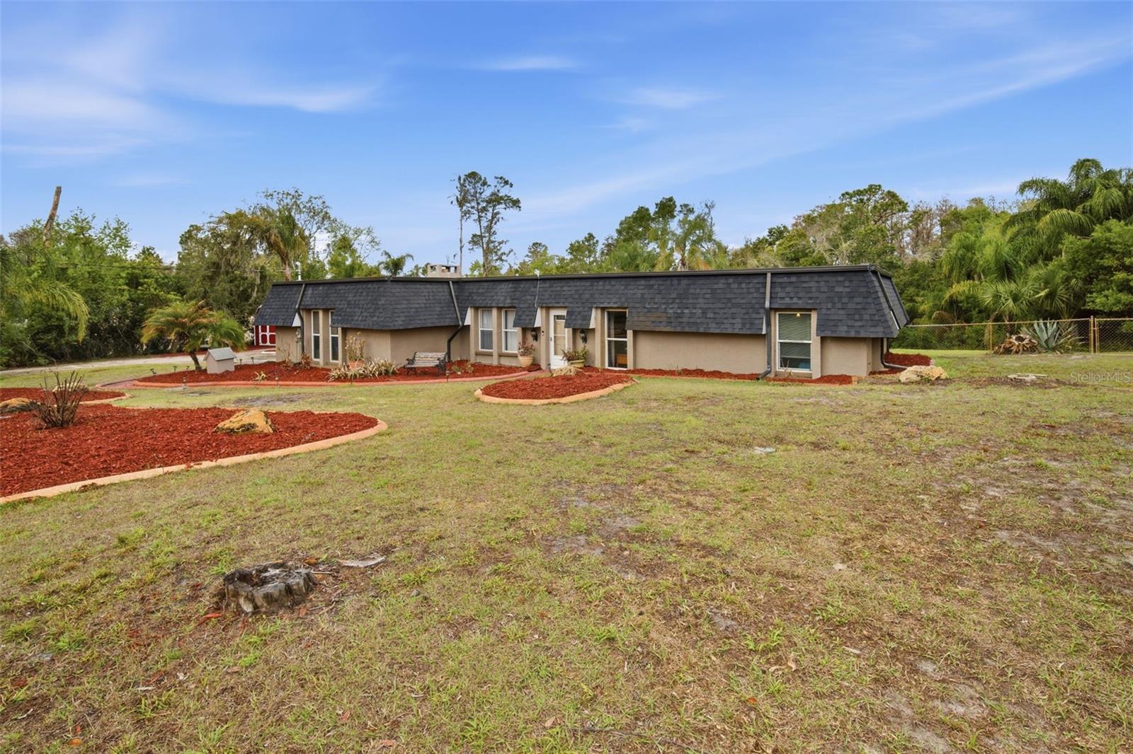 TB8477617 Property Photo 3