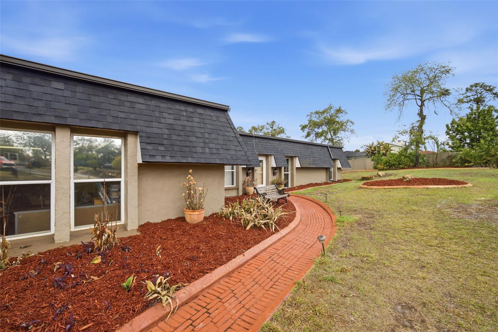 TB8477617 Property Photo 5