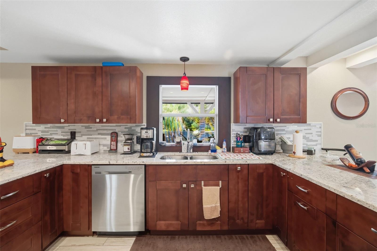 TB8477617 Property Photo 6