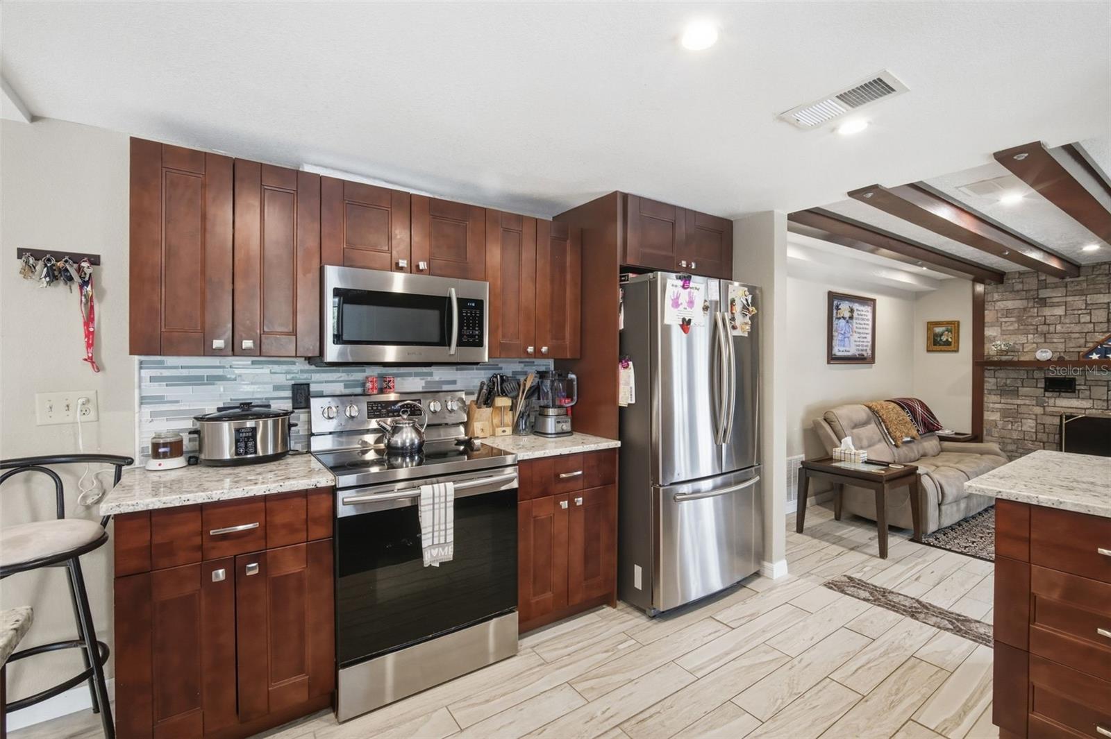 TB8477617 Property Photo 8