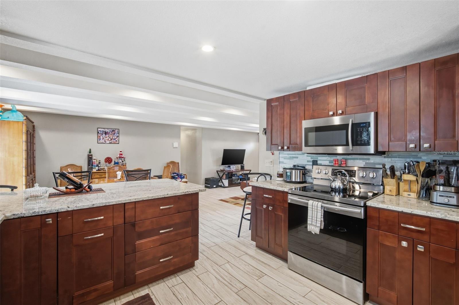 TB8477617 Property Photo 9