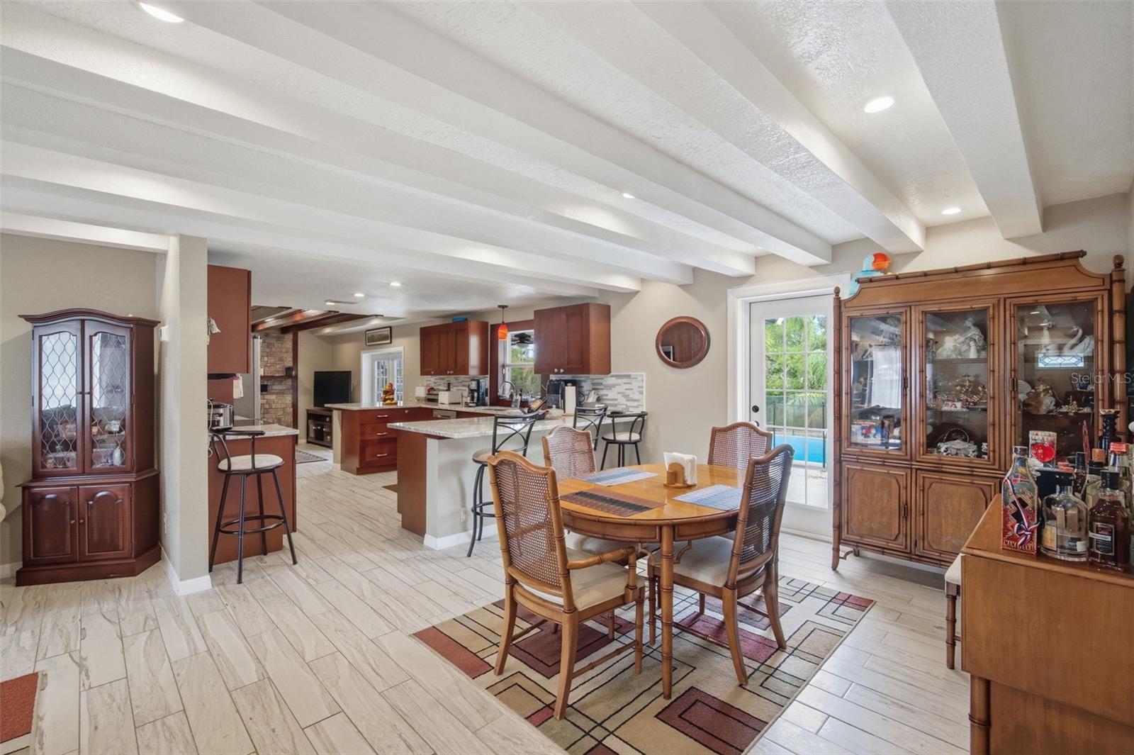TB8477617 Property Photo 11