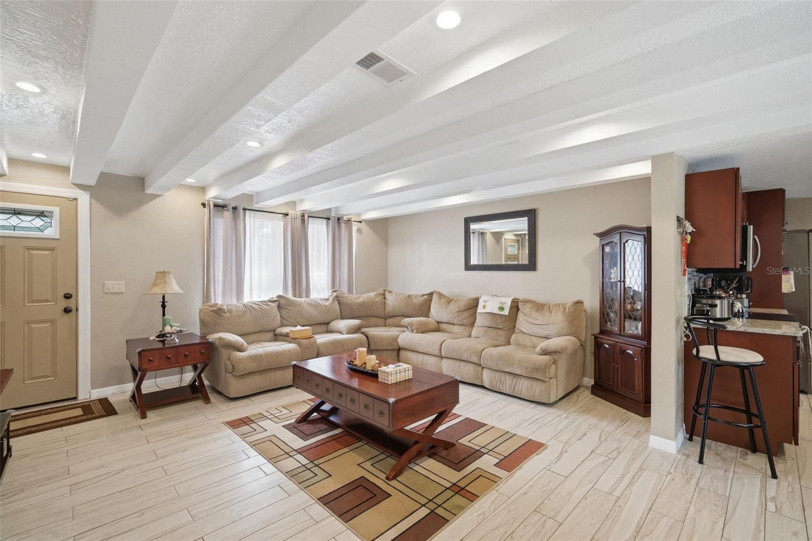TB8477617 Property Photo 12