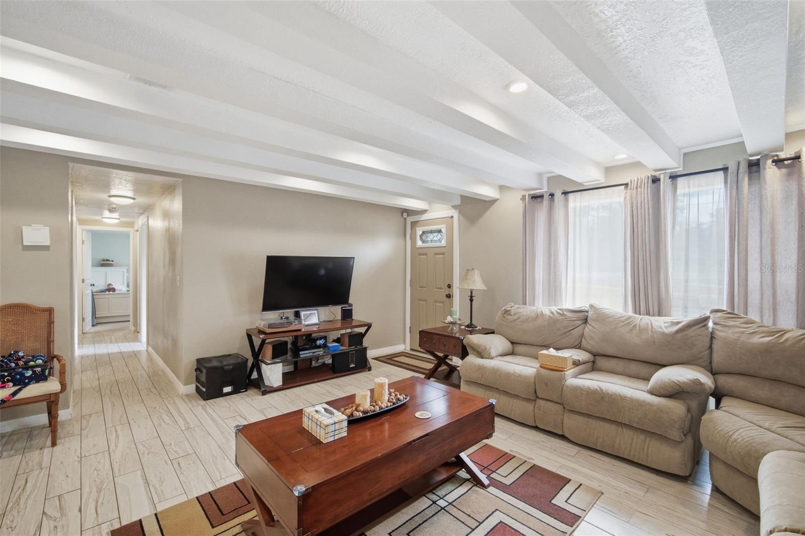 TB8477617 Property Photo 13