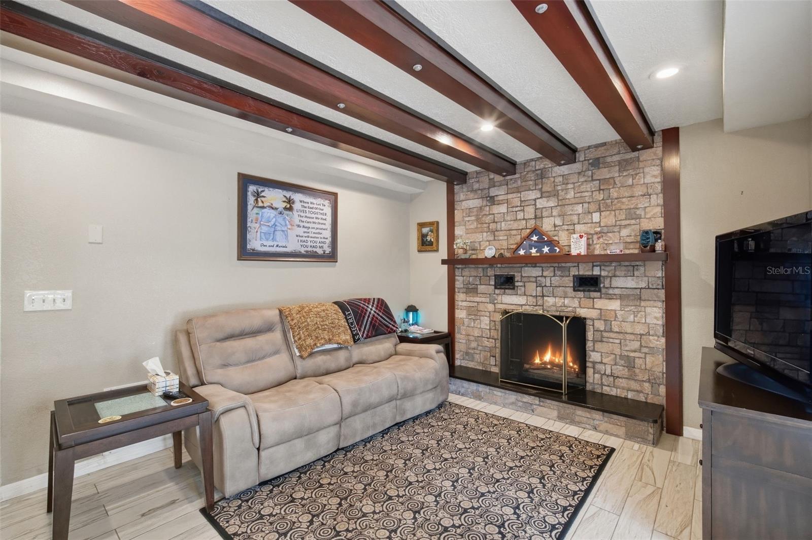 TB8477617 Property Photo 15