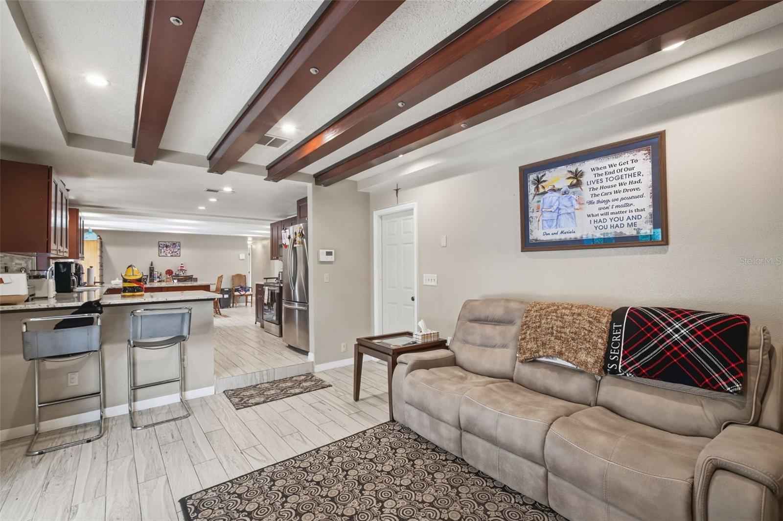 TB8477617 Property Photo 16