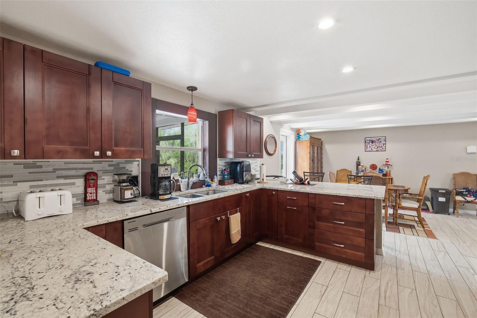TB8477617 Property Photo 17