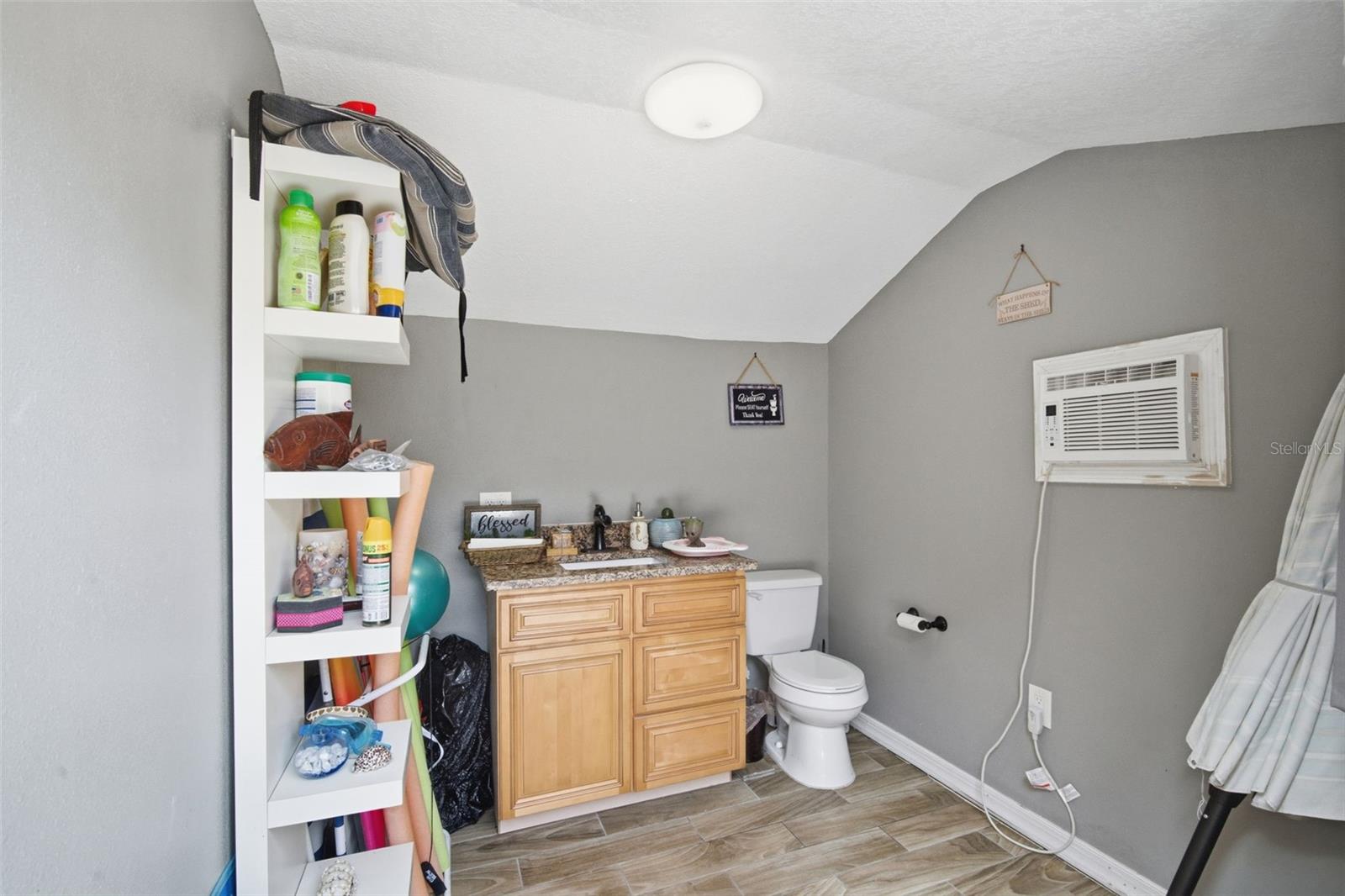 TB8477617 Property Photo 26