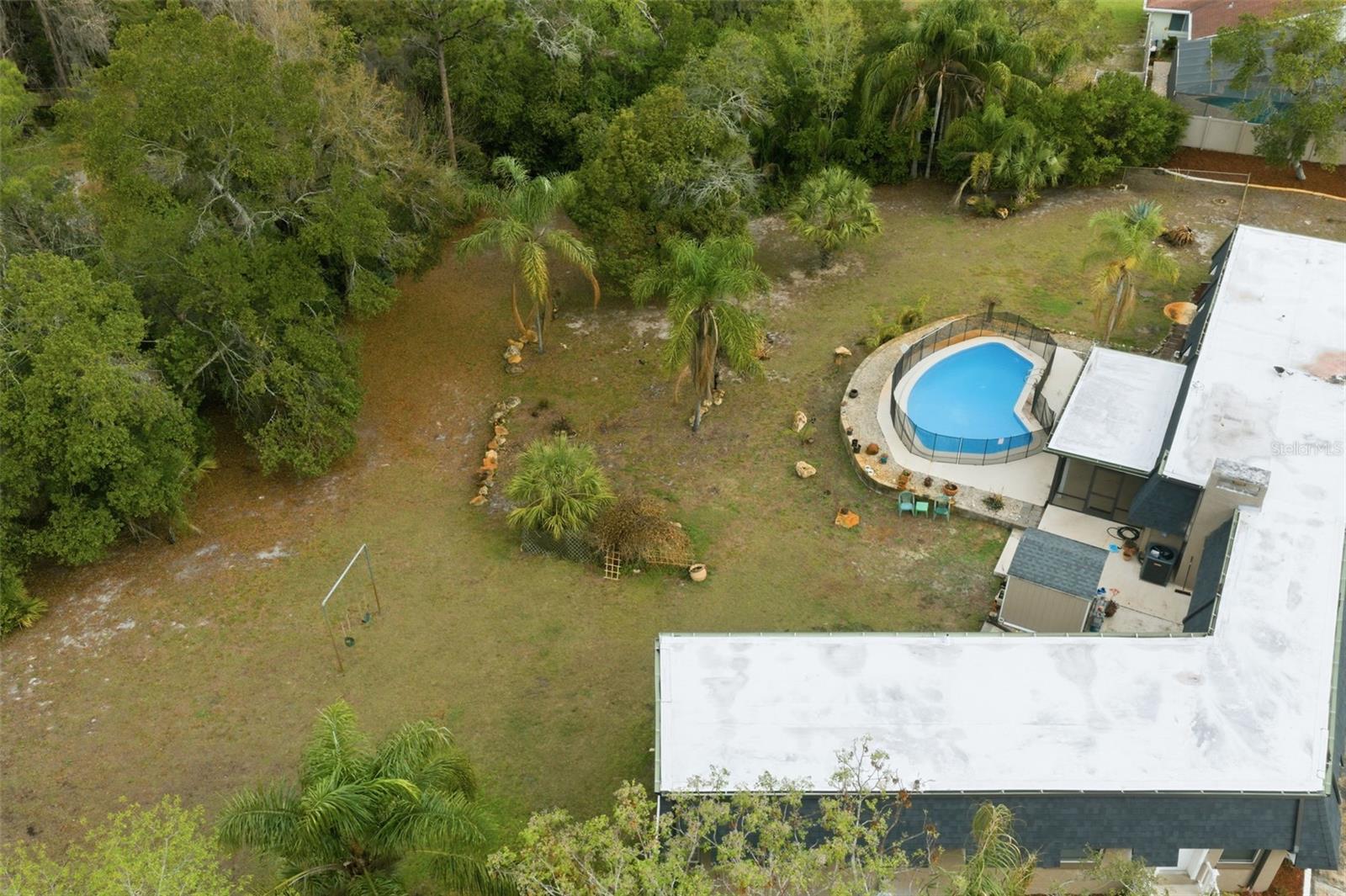 TB8477617 Property Photo 40