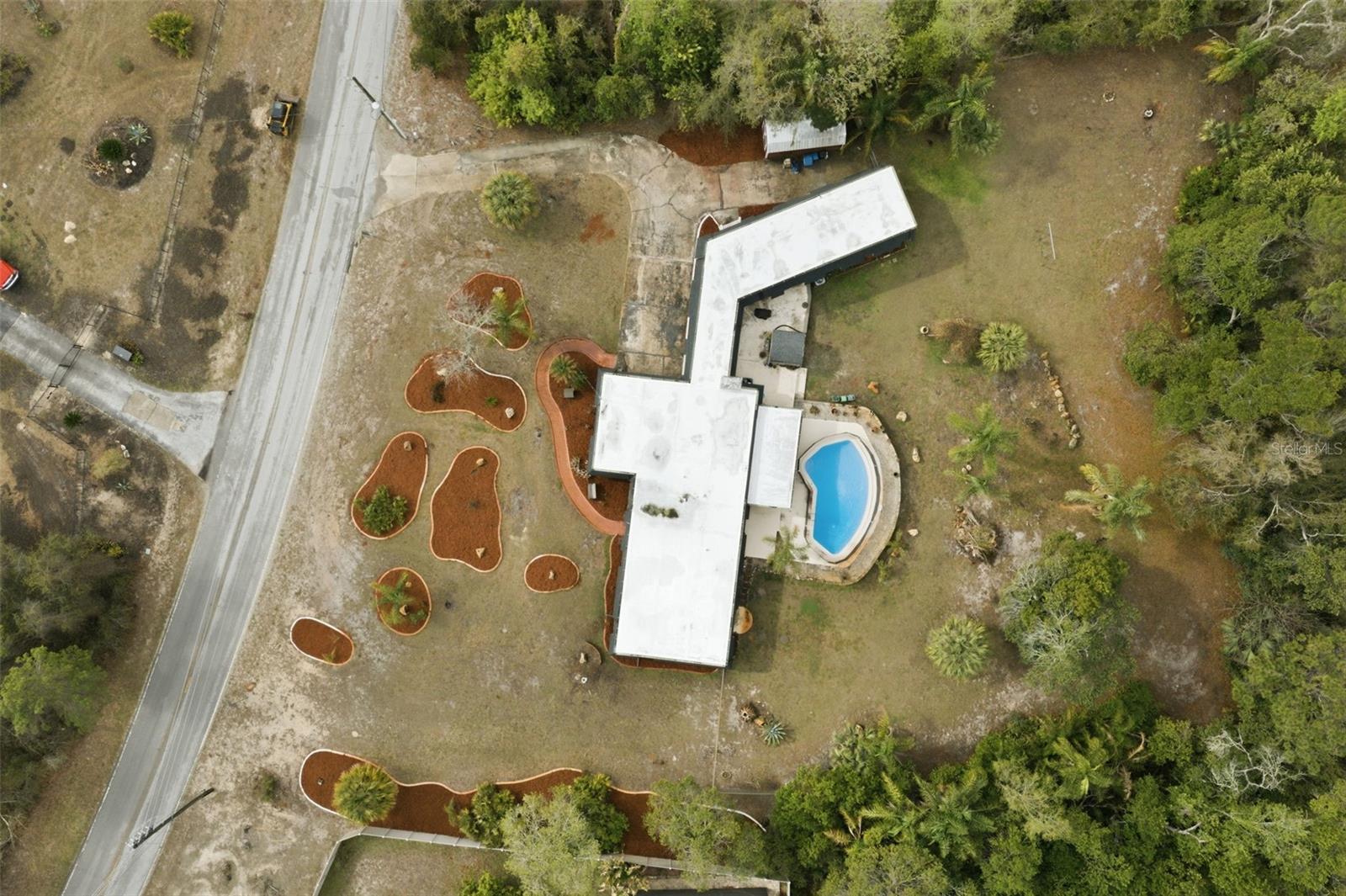 TB8477617 Property Photo 41