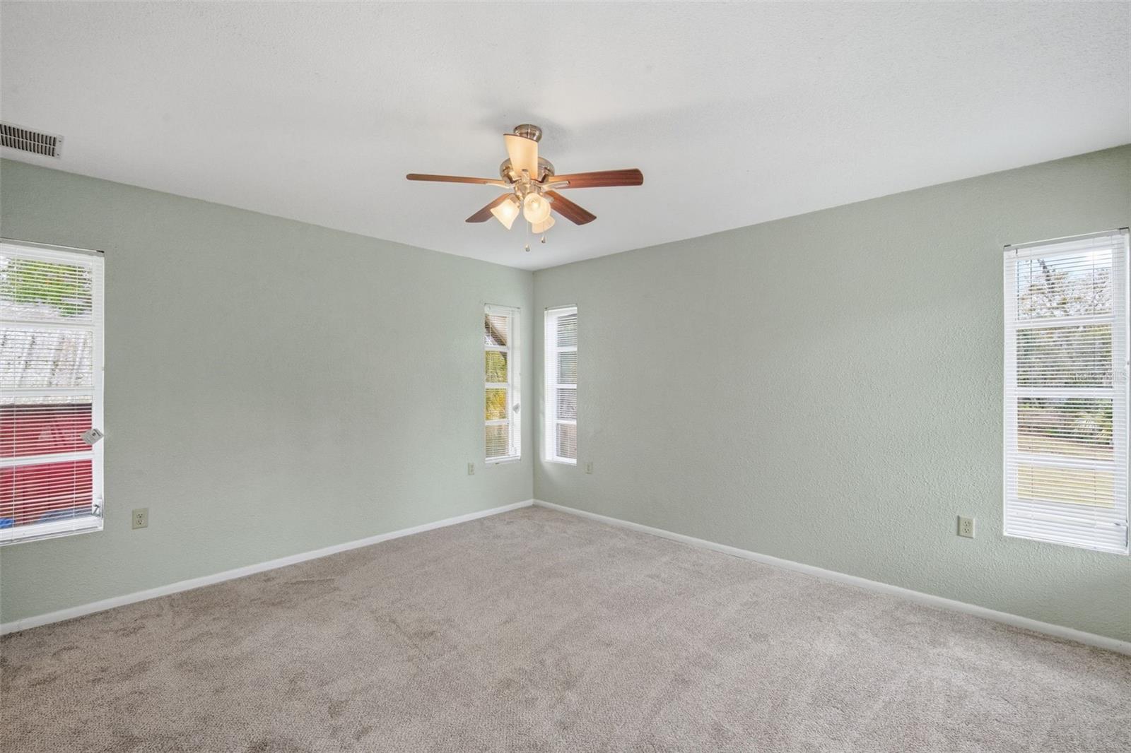 TB8477617 Property Photo 45