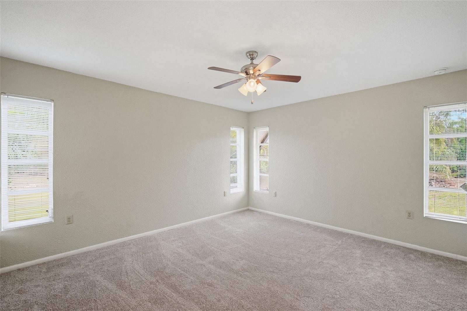 TB8477617 Property Photo 48