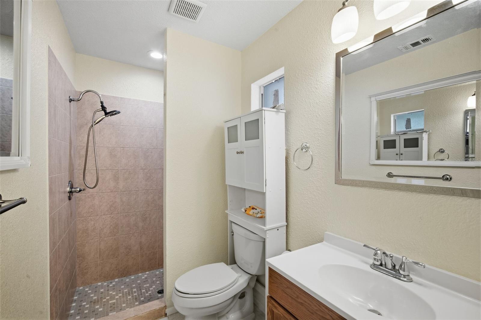 TB8477617 Property Photo 49