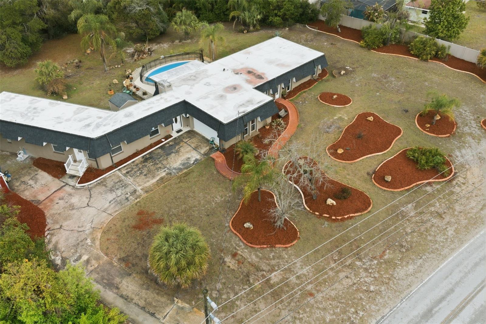 TB8477617 Property Photo 63