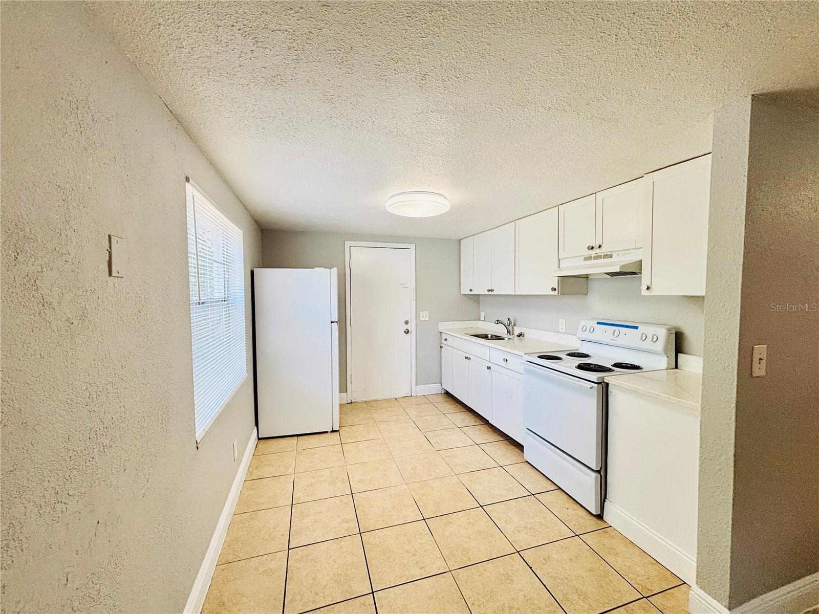 11733 N 12th St #l Property Photo 3