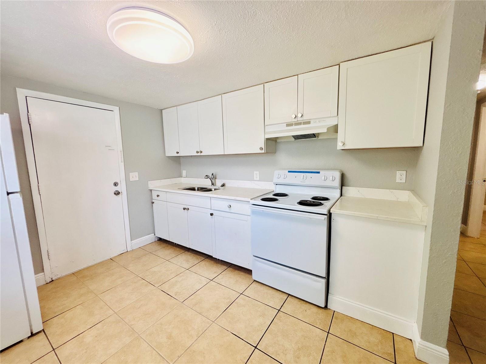 11733 N 12th St #l Property Photo 5