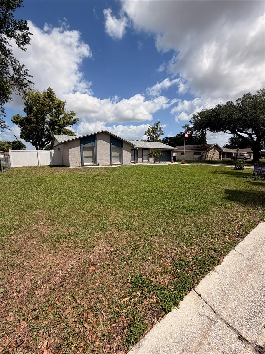 1210 Lady Elaine Dr Property Photo 3