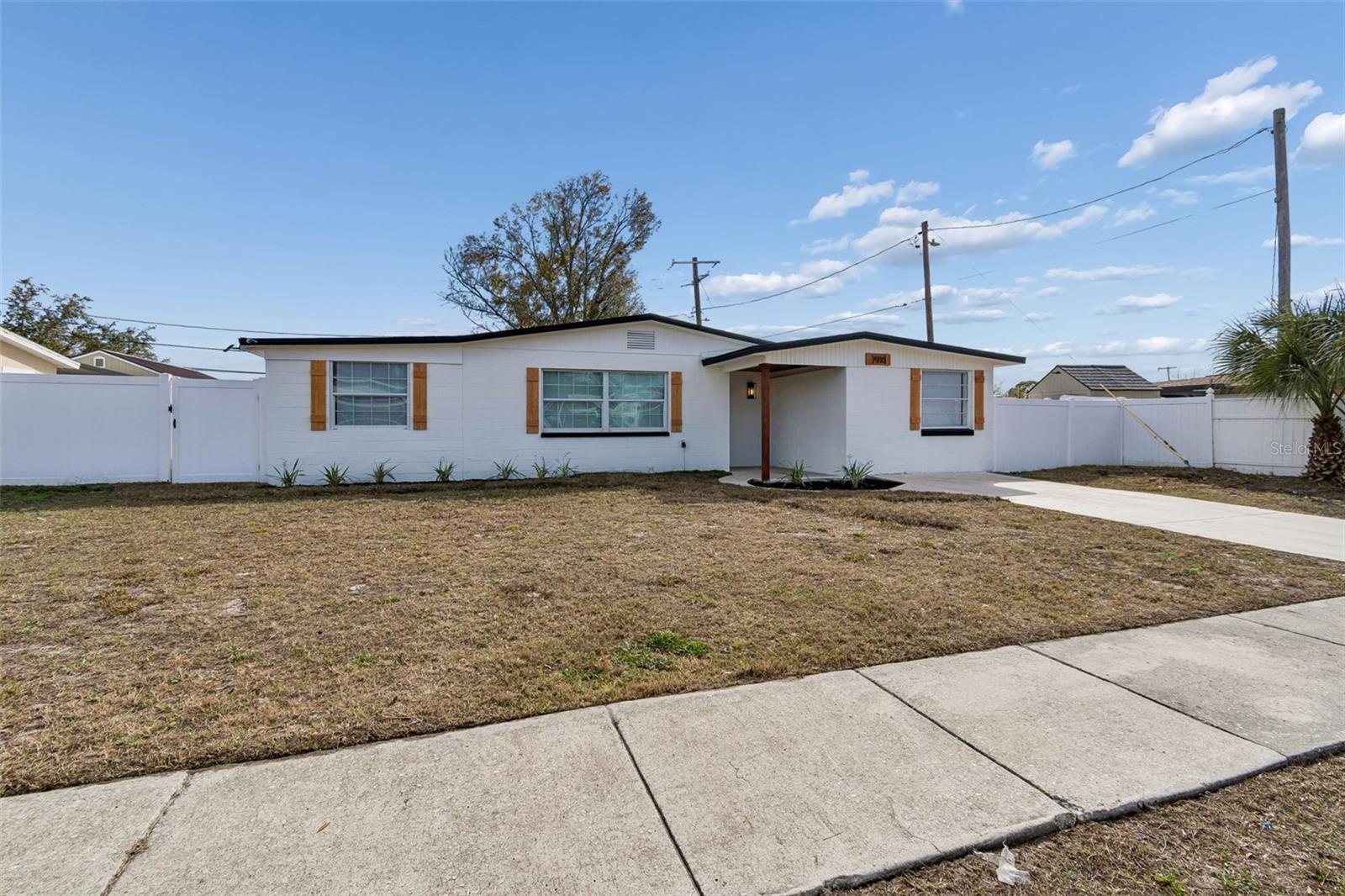 7910 W Powhatan Ave Property Photo 3