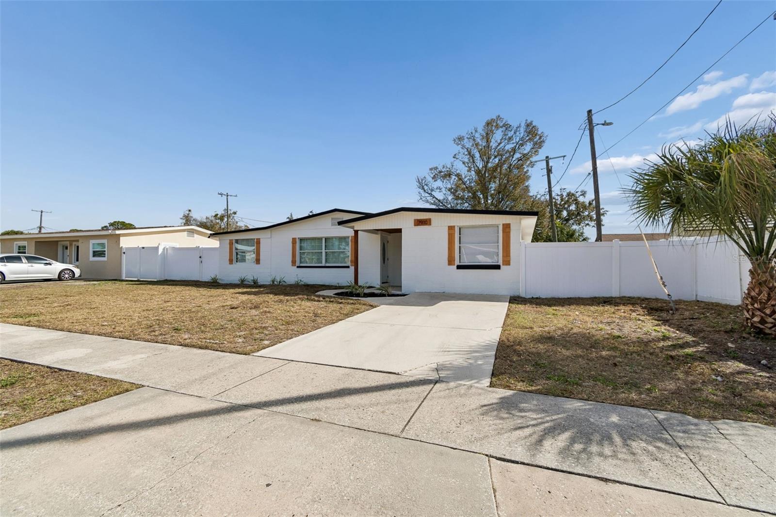 7910 W Powhatan Ave Property Photo 5