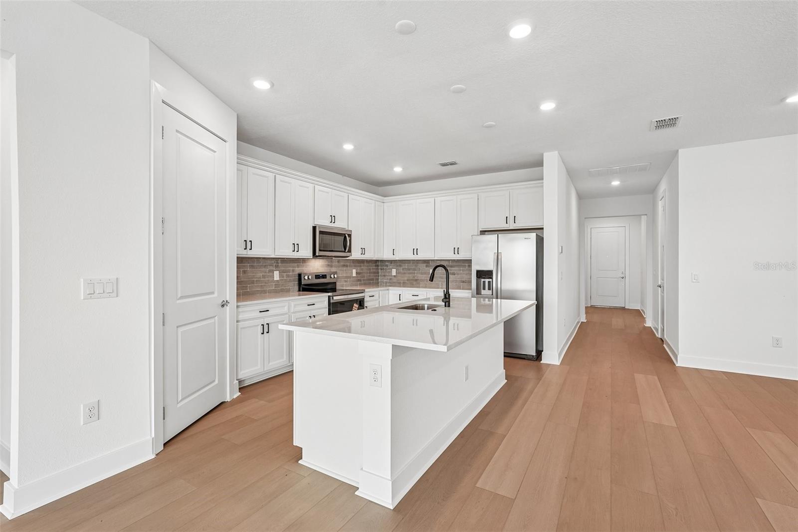 9927 Johnson Oaks Gln Property Photo 4