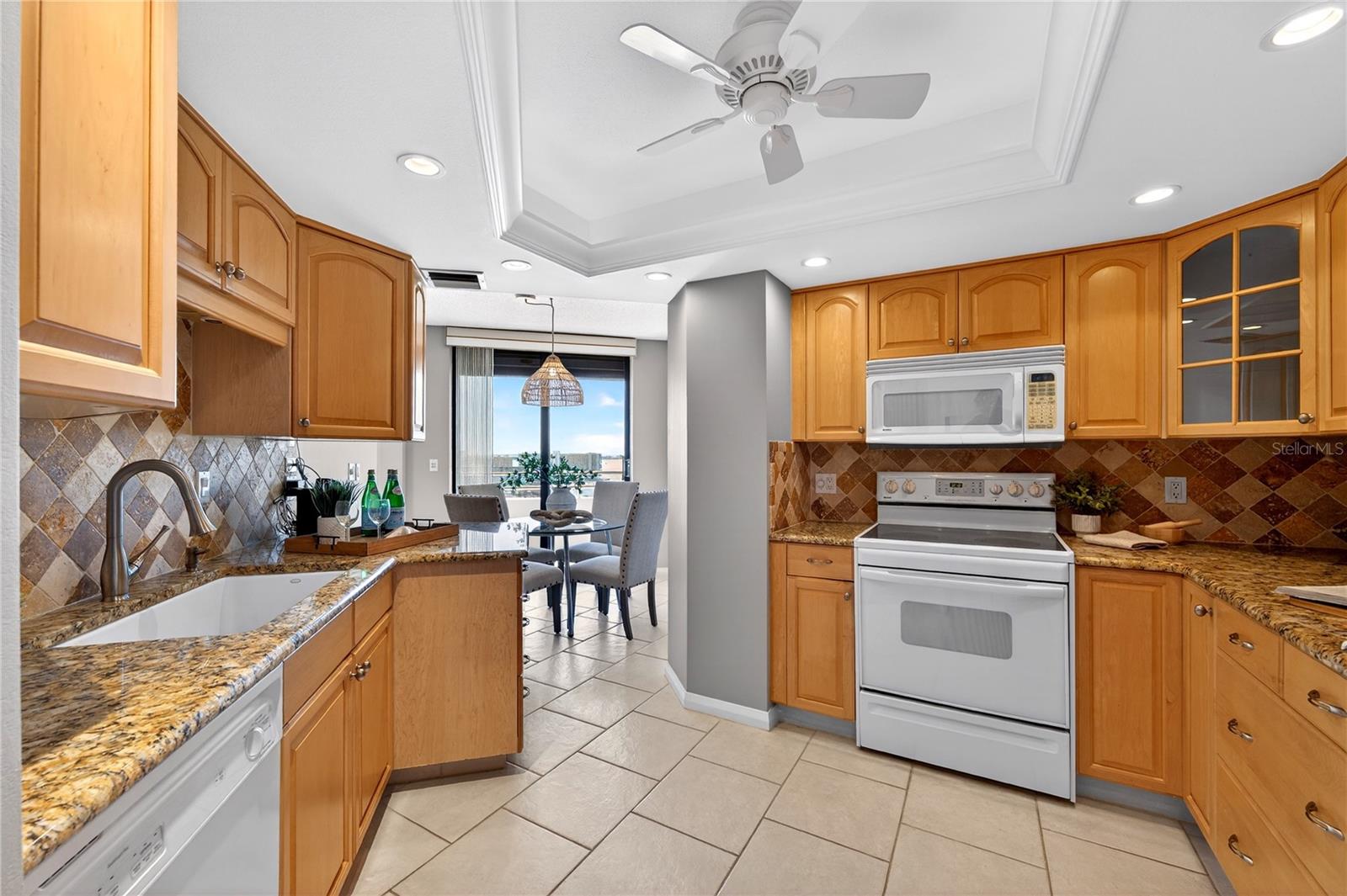 5950 Pelican Bay Plz S #2e Property Photo 15