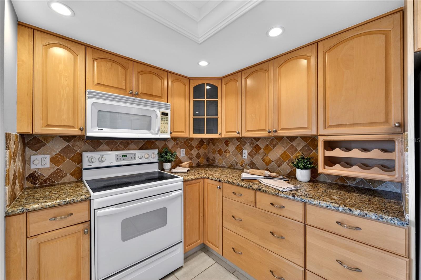 5950 Pelican Bay Plz S #2e Property Photo 17