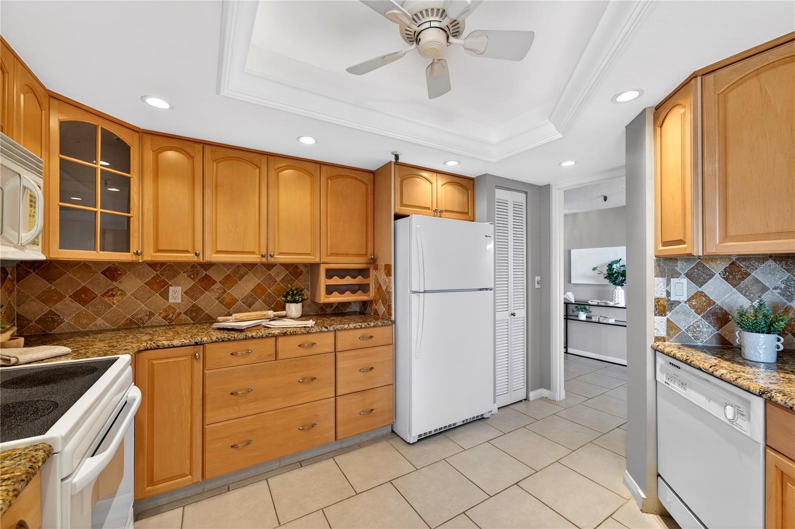 5950 Pelican Bay Plz S #2e Property Photo 18