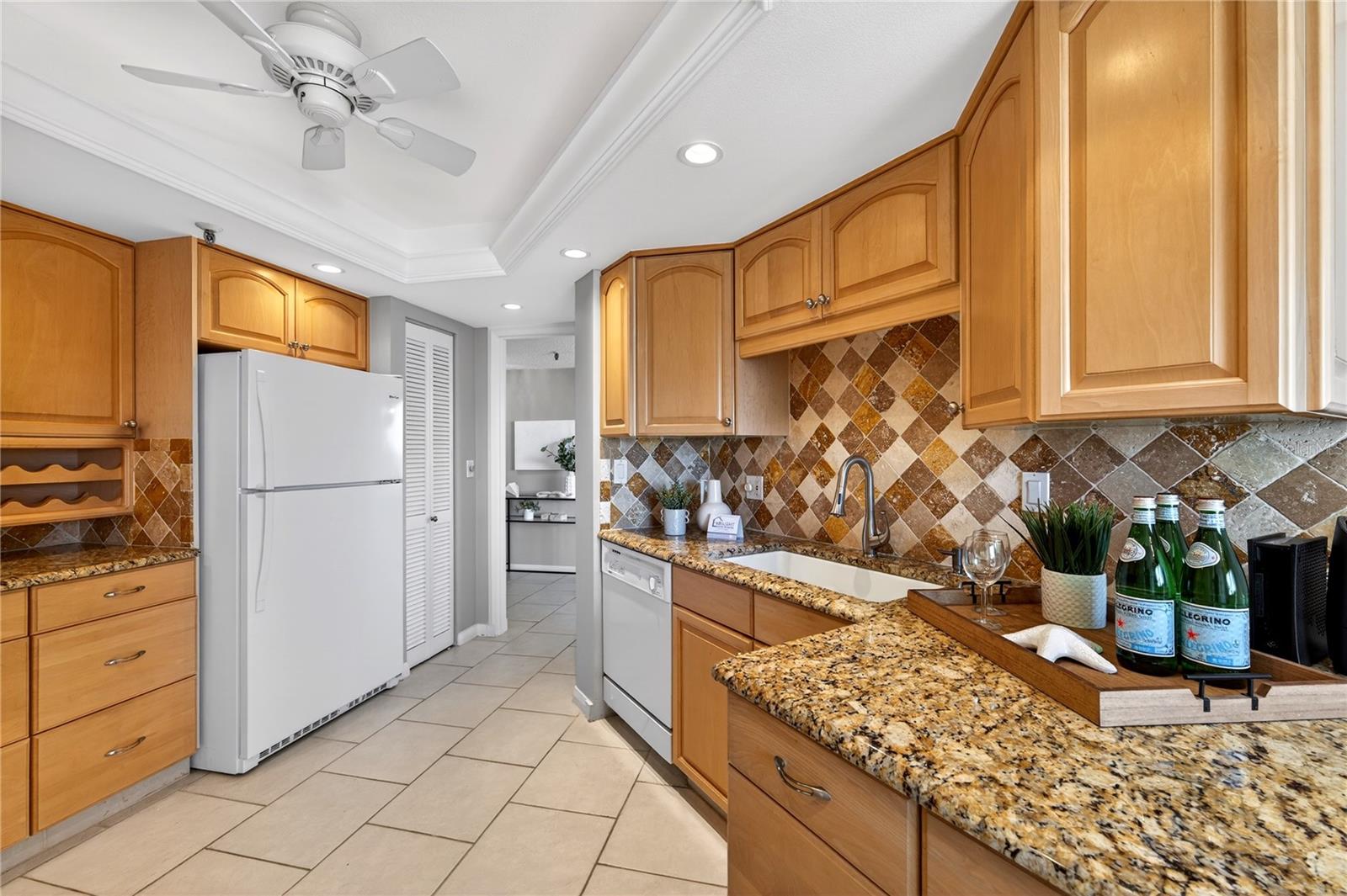 5950 Pelican Bay Plz S #2e Property Photo 19