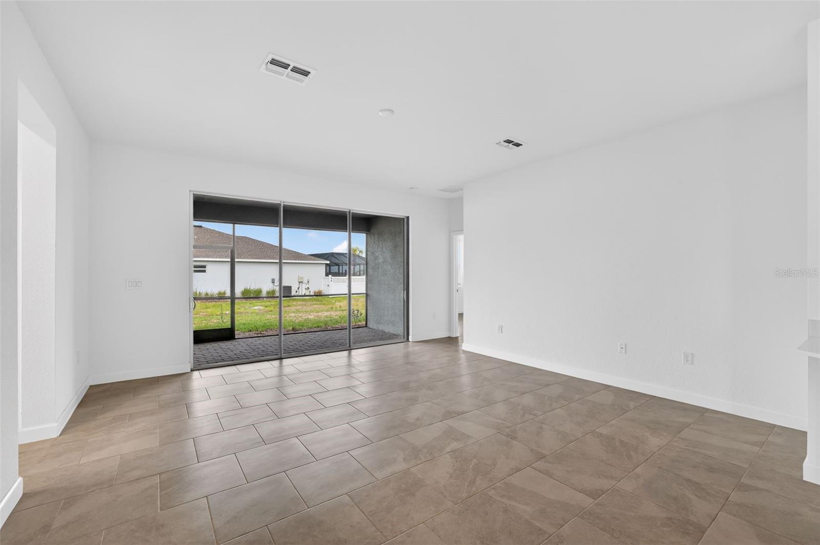 3205 Pineberry Xing Property Photo 4