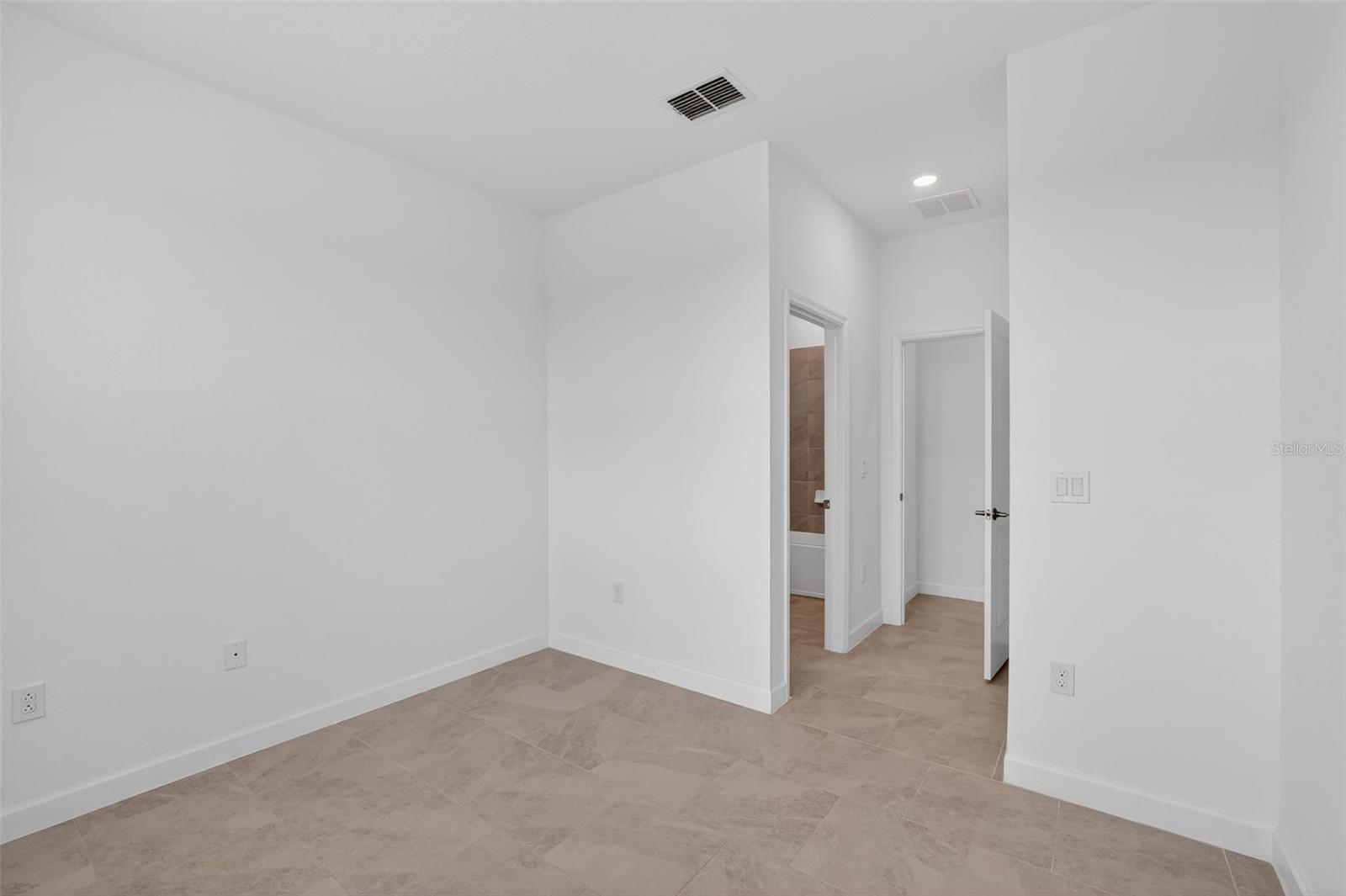3205 Pineberry Xing Property Photo 7