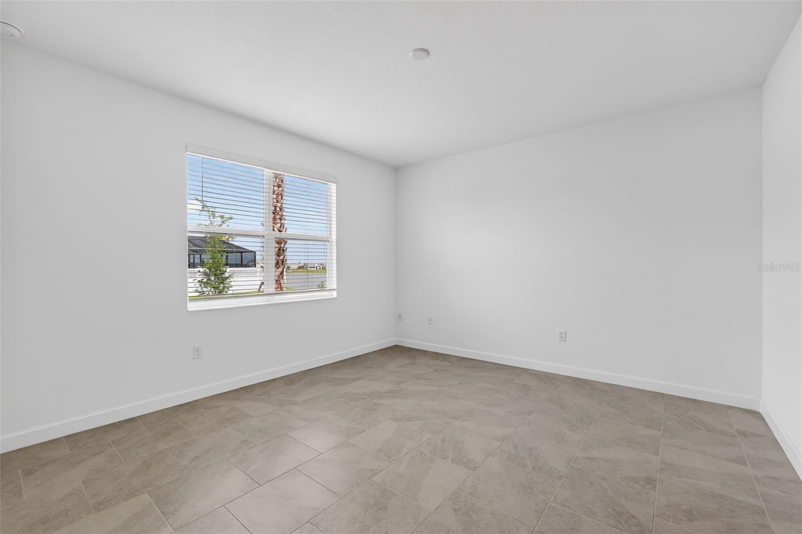 3205 Pineberry Xing Property Photo 8