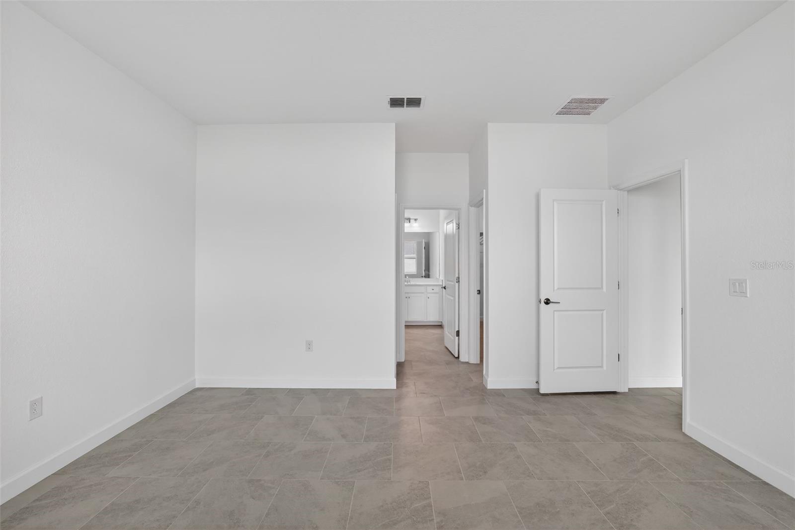 3205 Pineberry Xing Property Photo 14