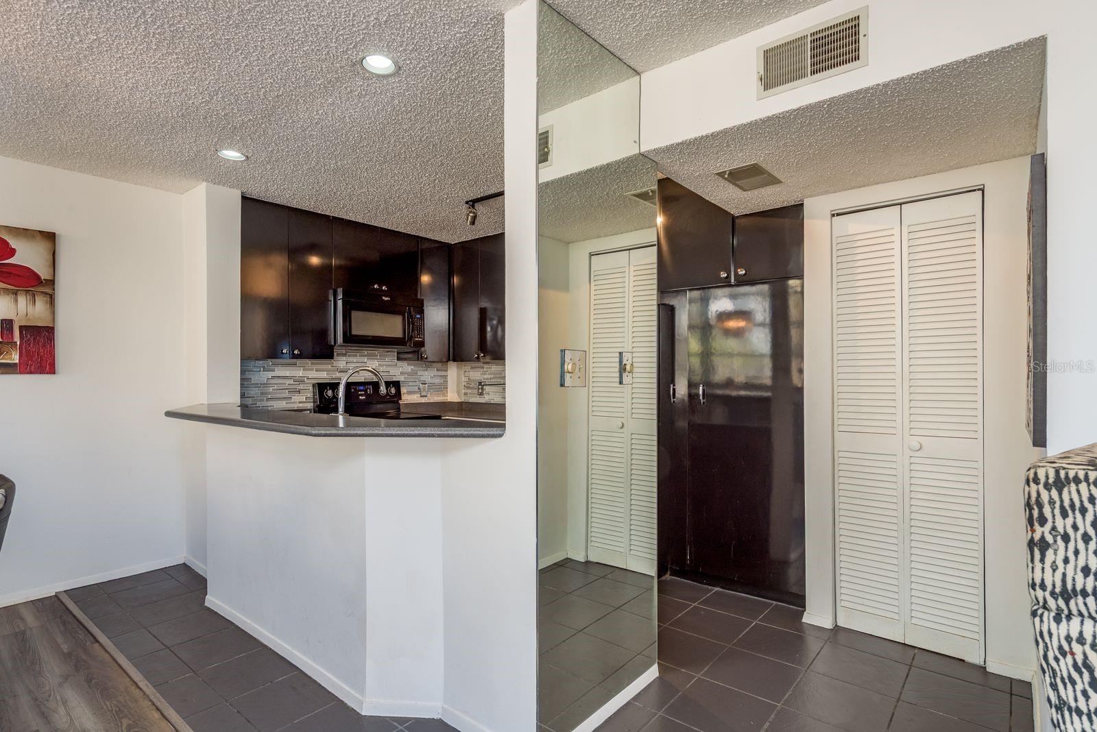 602 Lime Ave #203 Property Photo 6