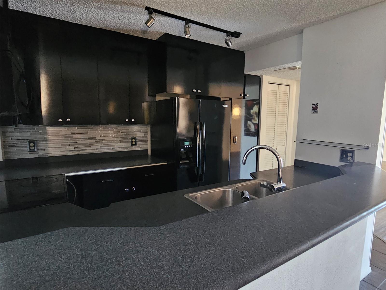 602 Lime Ave #203 Property Photo 8