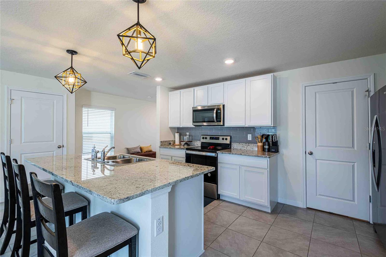 12172 Lily Magnolia Ln Property Photo 6