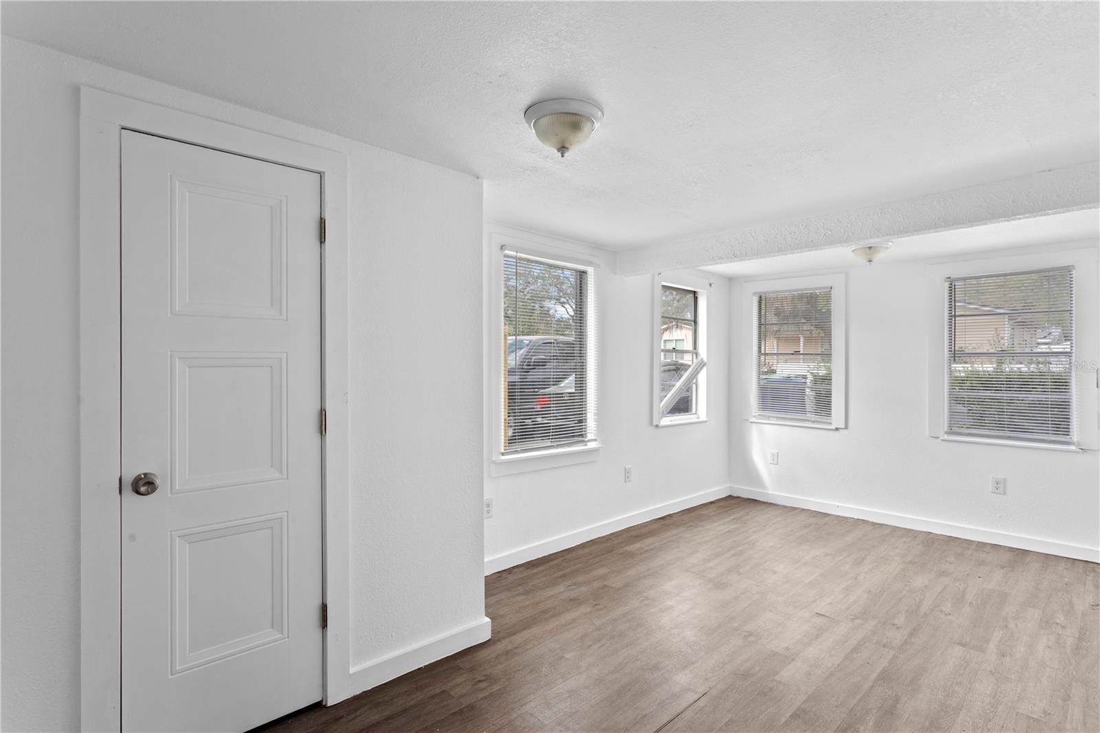 4103 N Howard Ave Property Photo 4