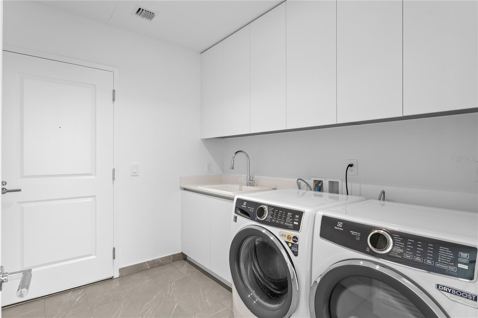3015 S Ysabella Ave #1601 Property Photo 24