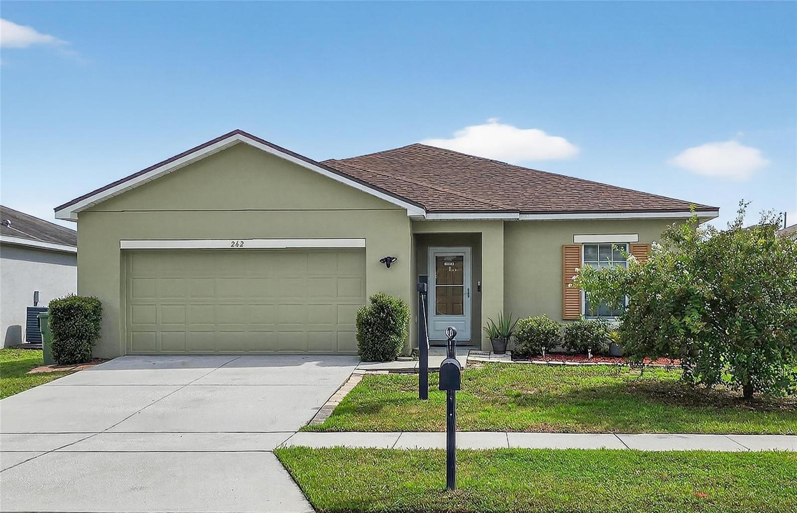 262 Oleander St Property Photo
