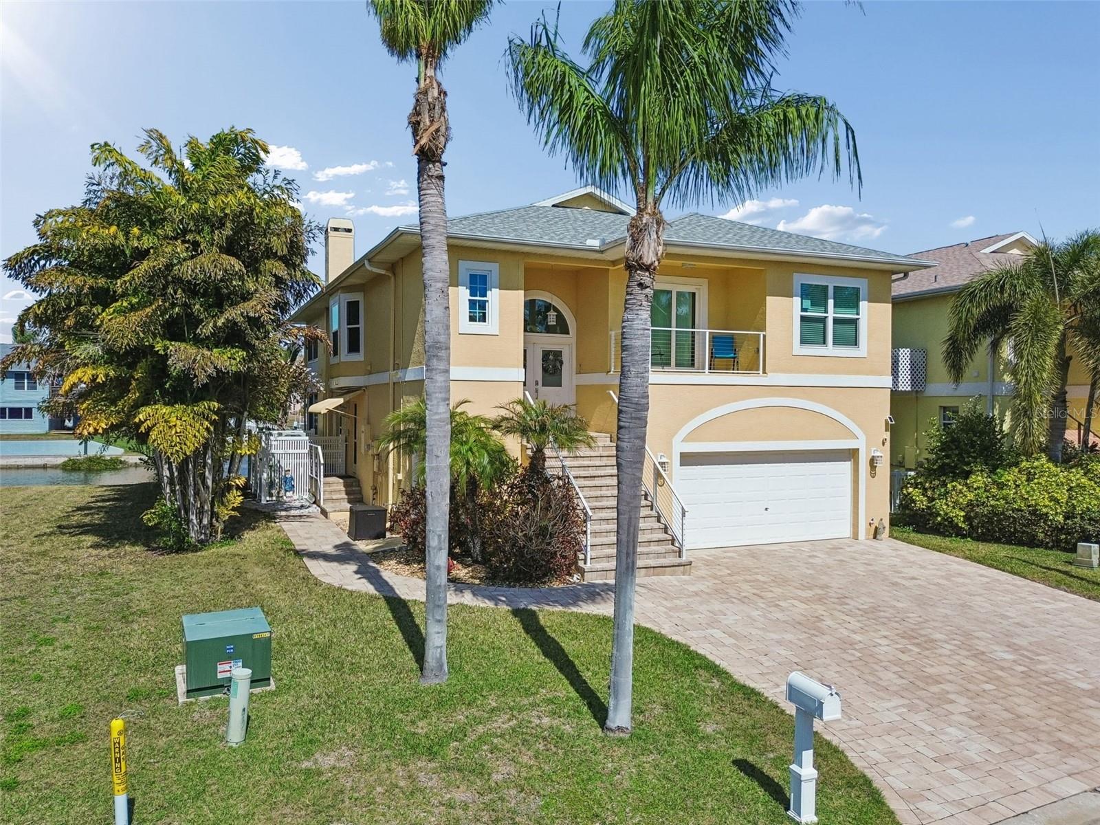 6170 Seaside Dr Property Photo 2