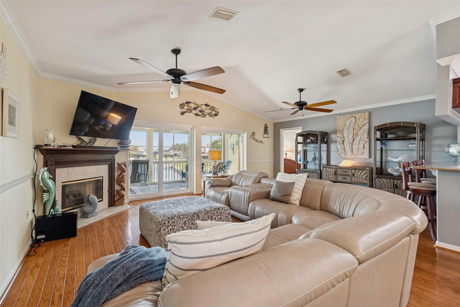 6170 Seaside Dr Property Photo 7