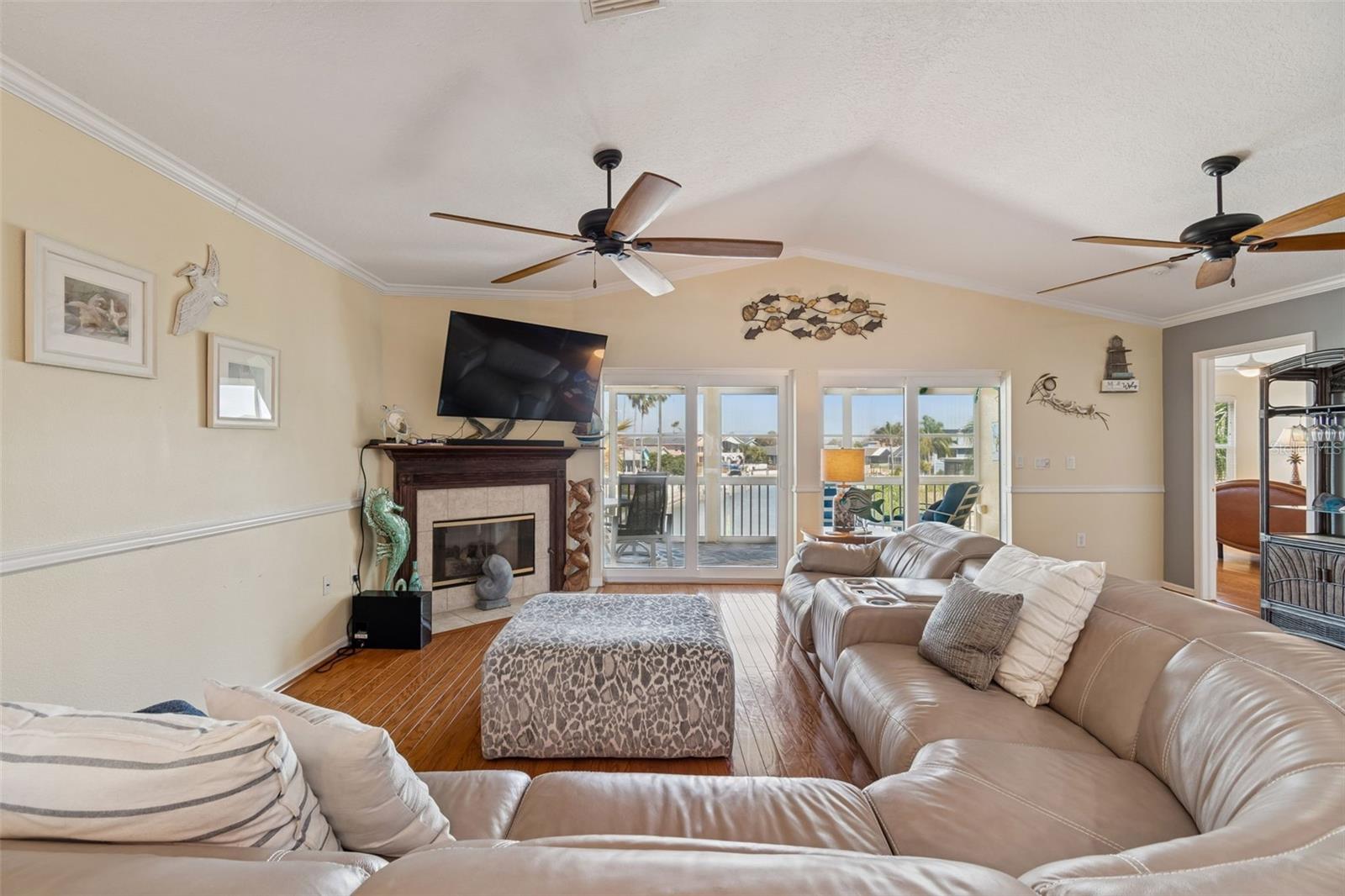 6170 Seaside Dr Property Photo 8